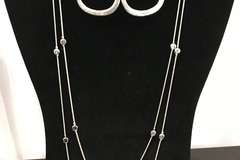 Comprar ahora: 60 sets-Designer 42" Silver Necklace w/ Silver Hoop Earrings