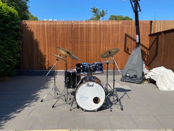 Selling with online payment: Pearl decade maple 22” fusion kit in black ice