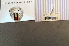 Comprar ahora: 50 pcs Tommy Hilfiger Rings & Necklace- $2.99 ea-retail $18.00 ea