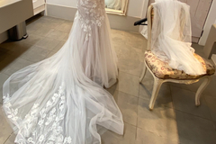 Selling: Madi Lane - Jaida Wedding Dress