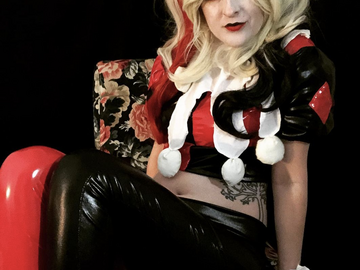 Selling with online payment: Harley Quinn Vinyl Costume