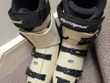 Winter sports: Rossignol Size 13 Boots