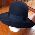 Selling: Vends un chapeau femme bleu marine