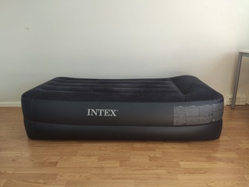 Myydään: Intex air mattress