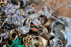 Comprar ahora: 500pc Rings Costume Jewelry Mystery Box Grab Bag 