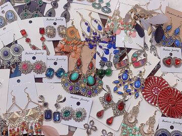 Comprar ahora: 100PAIRS Retro style exaggerated earrings palace style earrings