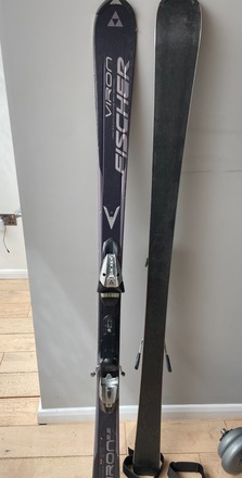 Shop secondhand outdoor activity, ski and snowboard clothing