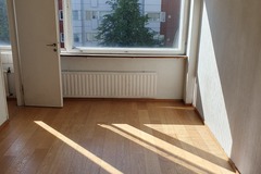 Annetaan vuokralle: 1 large sunny room in Hakaniemi, Helsinki