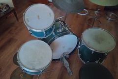 VIP Member: 1965 Pearl 4 piece Drum Set Amazing condition**second owner