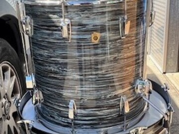 Selling with online payment: Ludwig Super Classic Blue Oyster 13/16/22 Badges 1966
