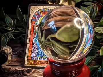 Selling: Crystal ball love reading