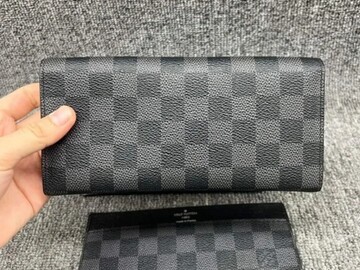 Selling: Authentic Louis Vuitton Damier Grapite Continental Wallet