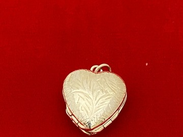 Comprar ahora: 1 pcs- Sterling Silver 4 in 1 heart Locket - 3/4" x 3/4" $19.99