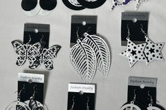 Buy Now: 100 pairs Black and White Dangling Earrings