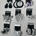 Comprar ahora: 100 pairs Black and White Dangling Earrings