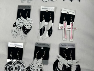 Buy Now: 200 pairs of Black and White Dangling Earrings