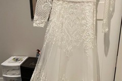 Selling: Wedding Dress