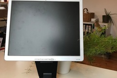 À vendre: 2 Ecrans d’ordinateur HP 1740