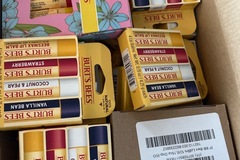 Comprar ahora: 82 PC Lot of Burts Bees Lip Products