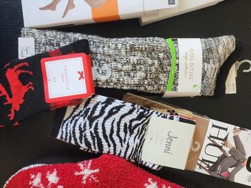 Comprar ahora: (130) pair socks, tights & stockings