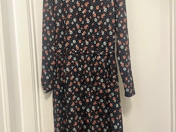 Selling: Lovely flowery dress