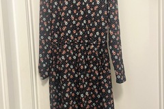 Selling: Lovely flowery dress