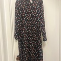 Selling: Lovely flowery dress