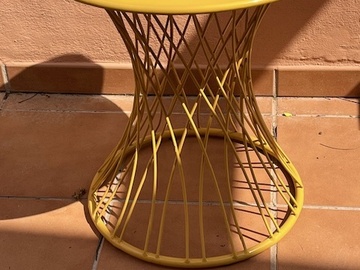 À vendre: Table d’appoint 