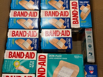 Comprar ahora: 28 Band-Aid Box Lot Bandages