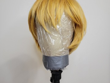 Selling with online payment: Short Blonde Wig