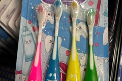 Comprar ahora: Lot of Brush Buddies Kid's Toothbrush Set