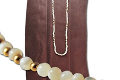 Comprar ahora: 25 pcs-Mother Of Pearl neck w/14kt gold filled beads $3.99 ea!