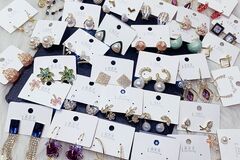 Comprar ahora: 60pairs Fashion and sweet pearl earrings