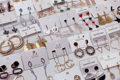 Comprar ahora: 100pairs Titanium steel long tassel earrings