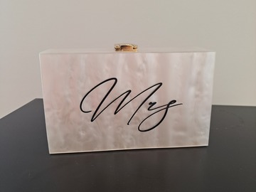 Selling: Pearl "Mrs" clutch 