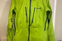 Winter sports: Norrona Lofoten Green Ski Jacket coat