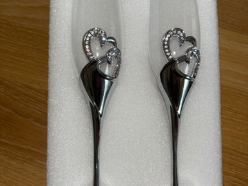 Selling: Champagne Flutes 