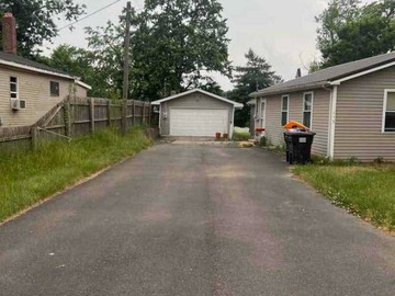 Daily Rentals: Hillsdale MI, Spacious Driveway, Tranquil Town. All Parking Here