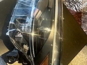 Selling with online payment: 2022 - 2023 Toyota Corolla Cross - Left Headlight 
