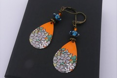 Vente au détail: Boucles d'oreilles impressions sur métal, perles verre filé