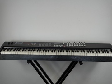 Vermieten und mieten/ Barzahlung: AKAI MPK 88 MIDI Controller