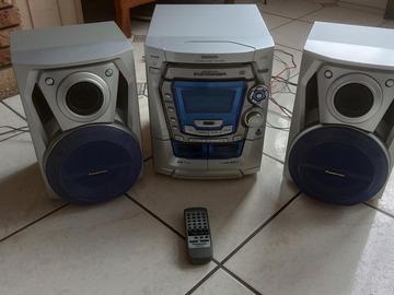 À vendre: chaine hifi radio CD (en panne)  double cassettes 