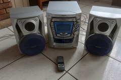 À vendre: chaine hifi radio CD (en panne)  double cassettes 