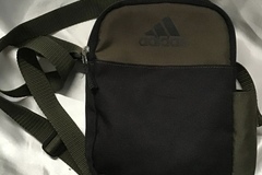 Vente au détail: Vintage.Sac pochette Adidas