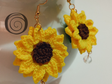 Productos: Aretes de girasol tejidos