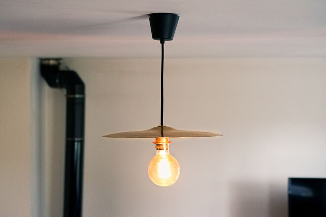 Lampe plafonnier suspension réalisée avec une cymbale