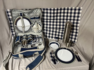 Renting out with online payment: Swiss Gear Picnic Set