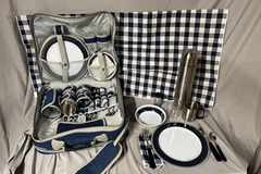 Renting out with online payment: Swiss Gear Picnic Set