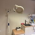 Nieuwe apparatuur: Dr. Mach 120 LED Swing onderzoeklamp op statief