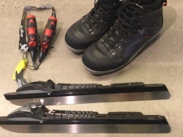Hyr ut (per day): Lunghagsin 45cm T-skate retkiluistimet